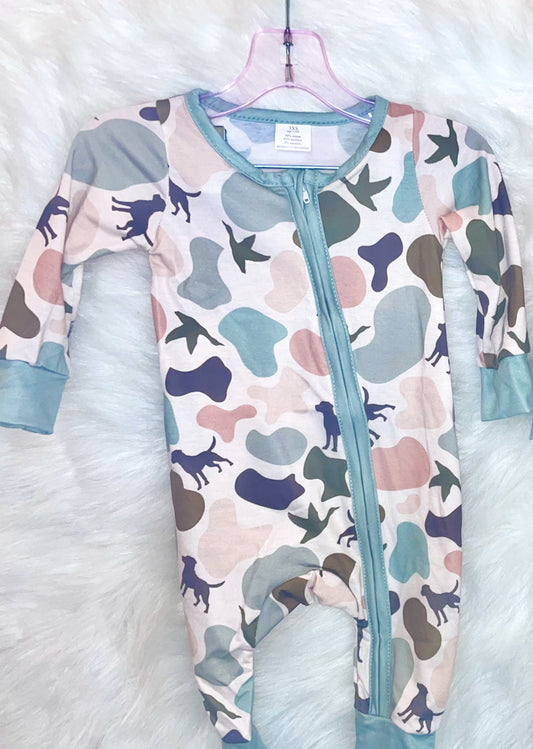 Retro camo zippy sleeper